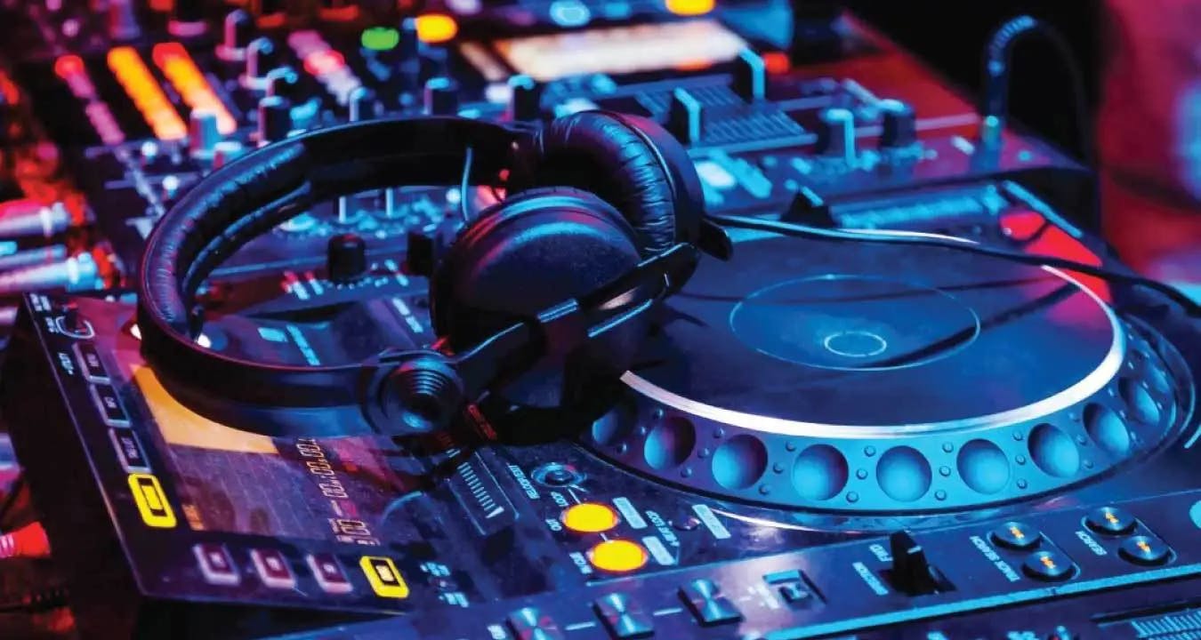 6 Best DJ Headphones with Microphone 2022